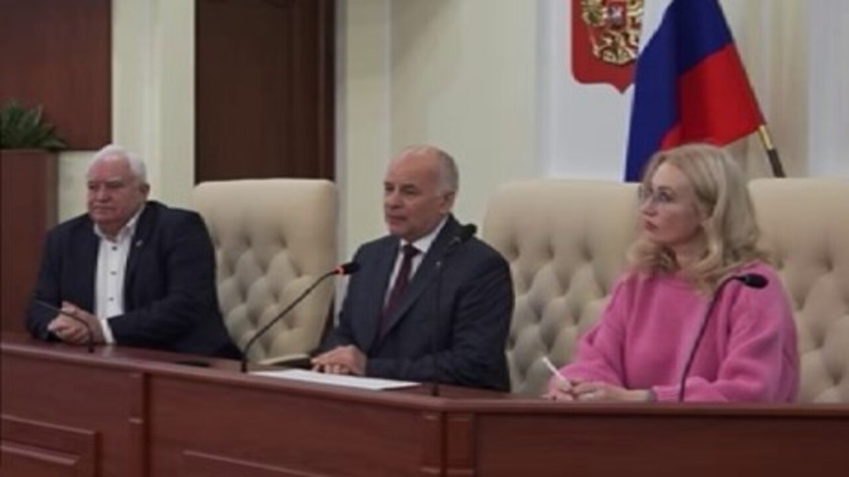    В Курске в региональном парламенте подвели итоги конкурса на лучшее освещение в СМИ работы законотворцев