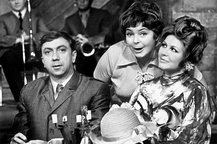 Зоя Зелинская, Ольга Аросева, Роман Ткачук/кадр из передачи "Кабачок 13 стульев" Фото из открытого доступа