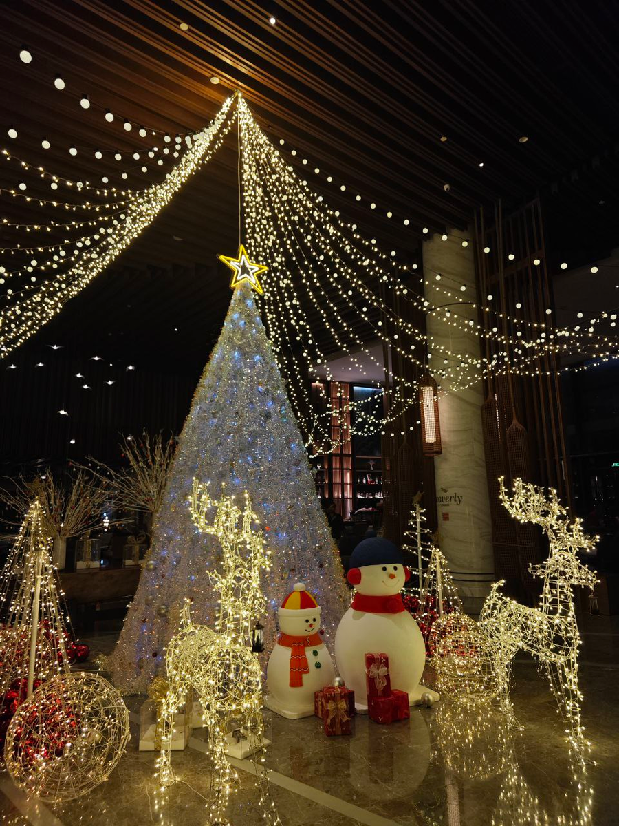 Вход в главный корпус. Атмосфера по-настоящему волшебная.