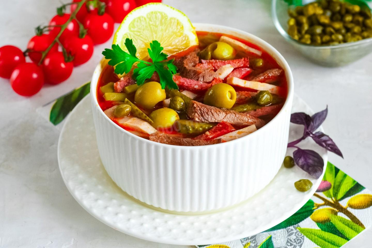 Солянка мясная сборная: рецепт классический