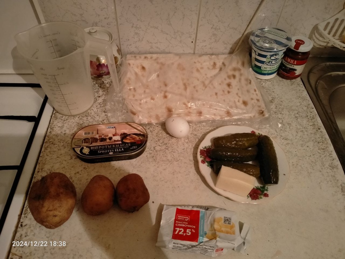 Продукты, необходимые для приготовления рулетиков. Дополнительно варила еще 2 картошки