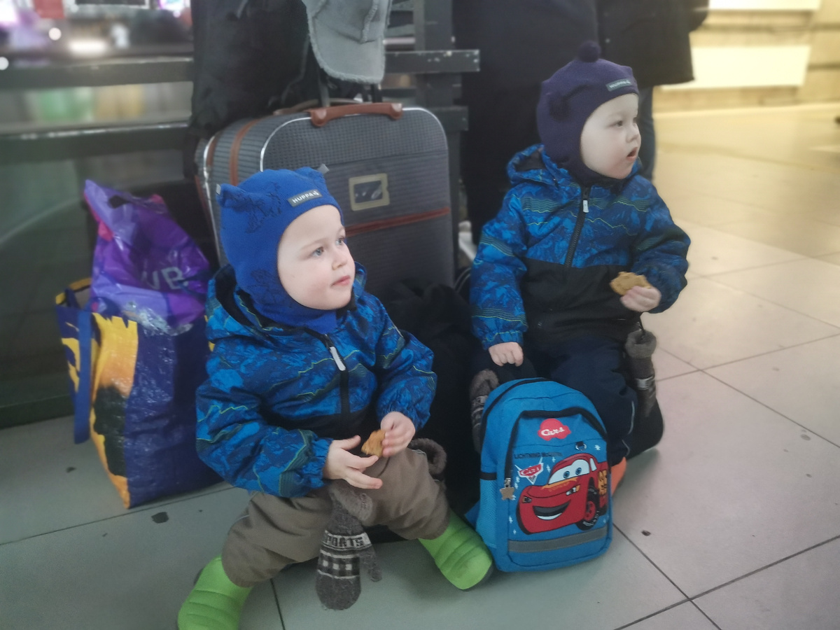 На вокзале, в ожидании поезда