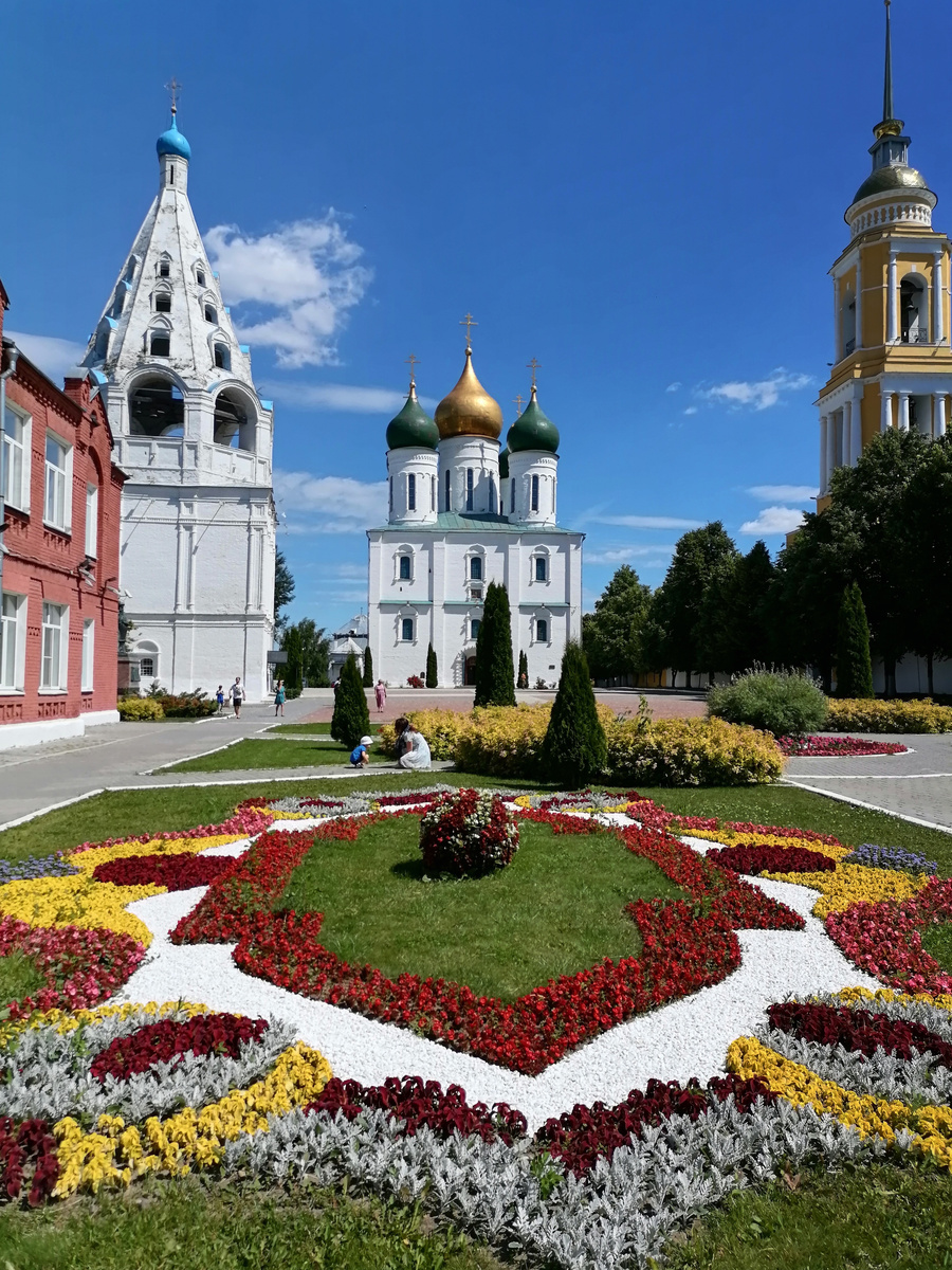 ЛИСТАЙТЕ ГАЛЕРЕЮ ⏩ Коломна. Собор Успения Пресвятой Богородицы, 17 в.
