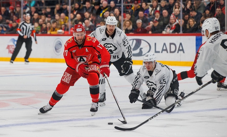    «Трактор» со счетом 4:5 проиграл «Автомобилисту» в матче КХЛ. Фото: ХК «Автомобилист»