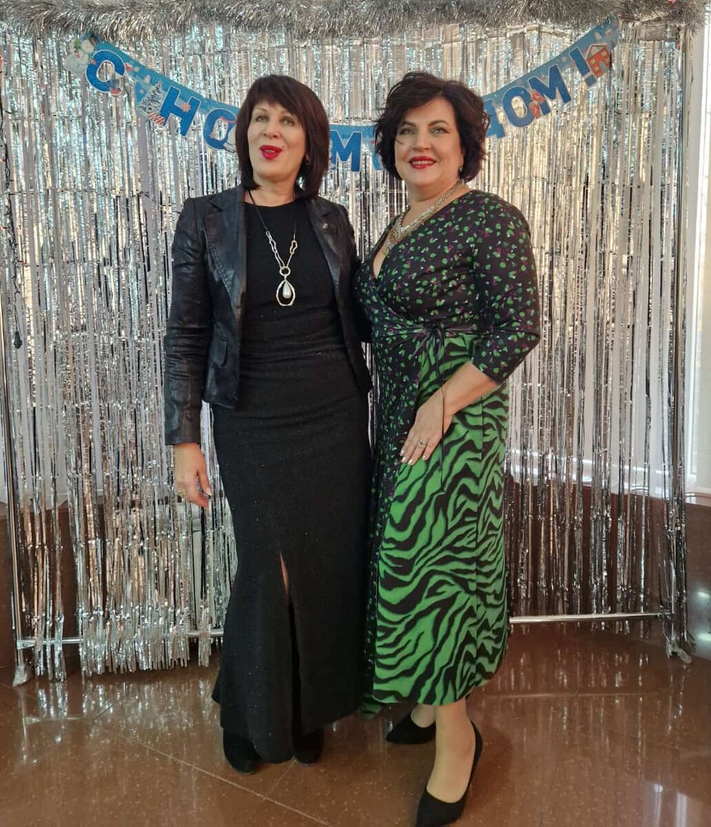 Лазовская Снежана Владимировна - директор ЧПОУ КПЭУ и рядышком я чуток)))