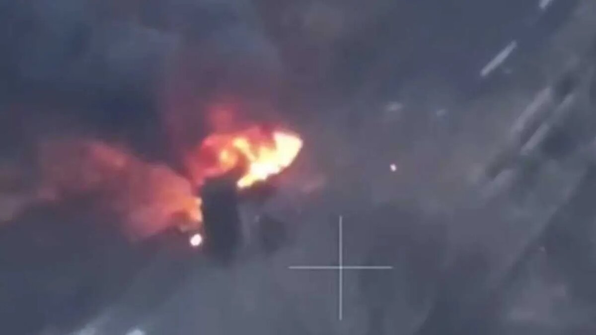    Сожжённый БТР ВСУ на Кураховском направлении.