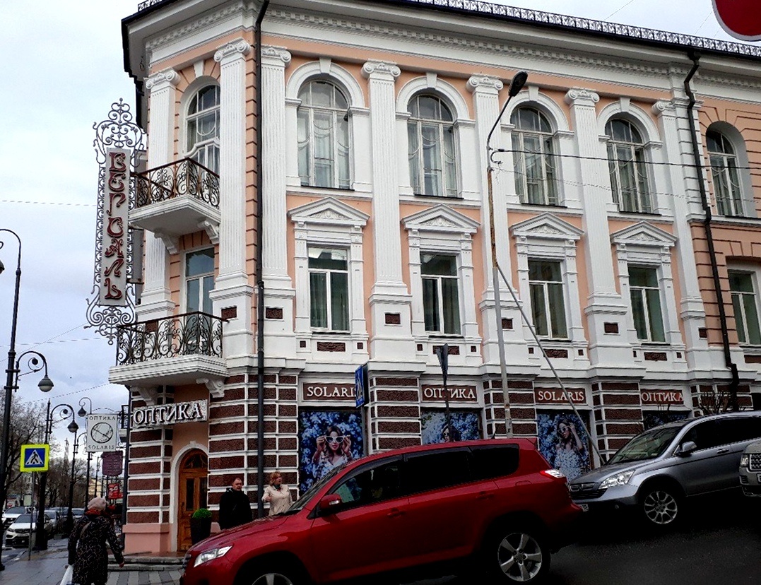 История умалчивает, сподвигло ли это блудную дочь вернуться в родные пенаты. 