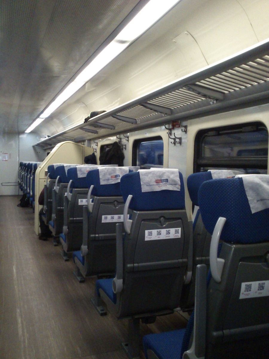 Поезд Белый Яр - Томск, вагон сидячий, мягкий, самый дешевый