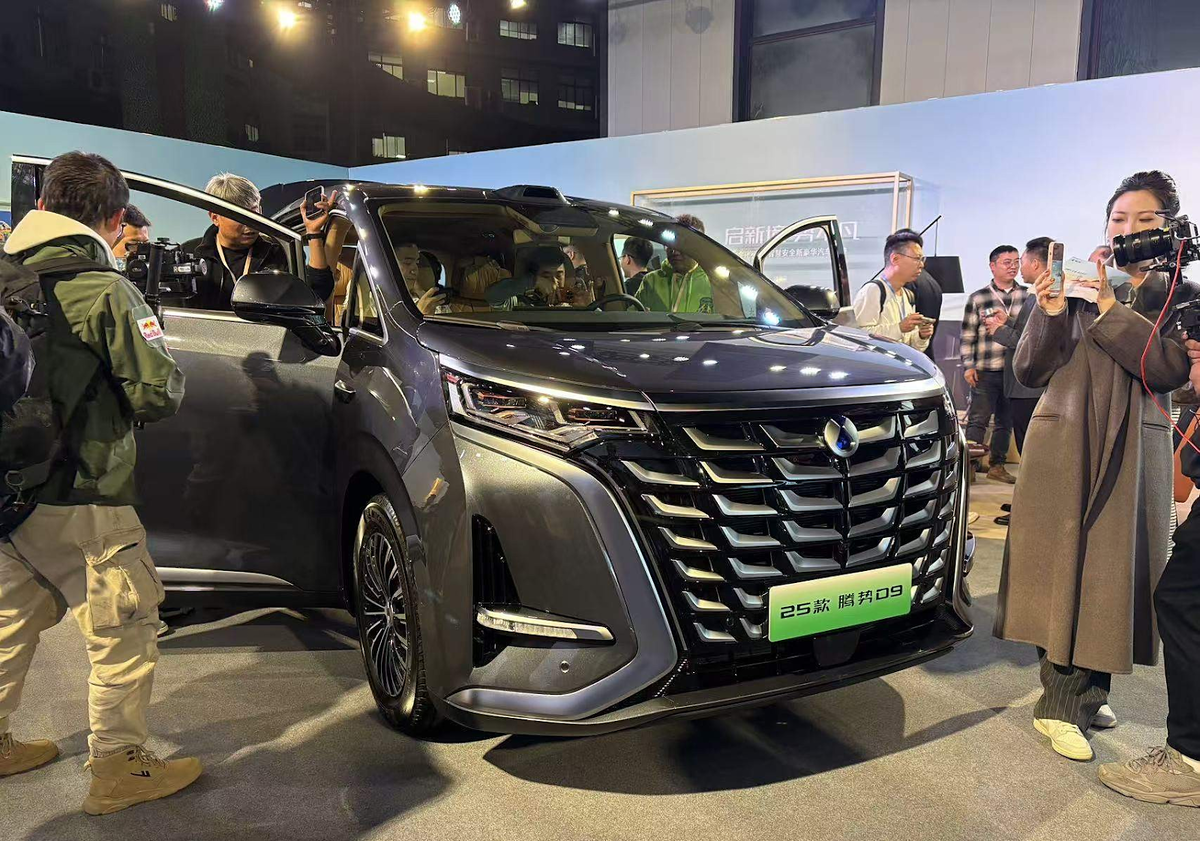 Презентация обновленного Denza D9