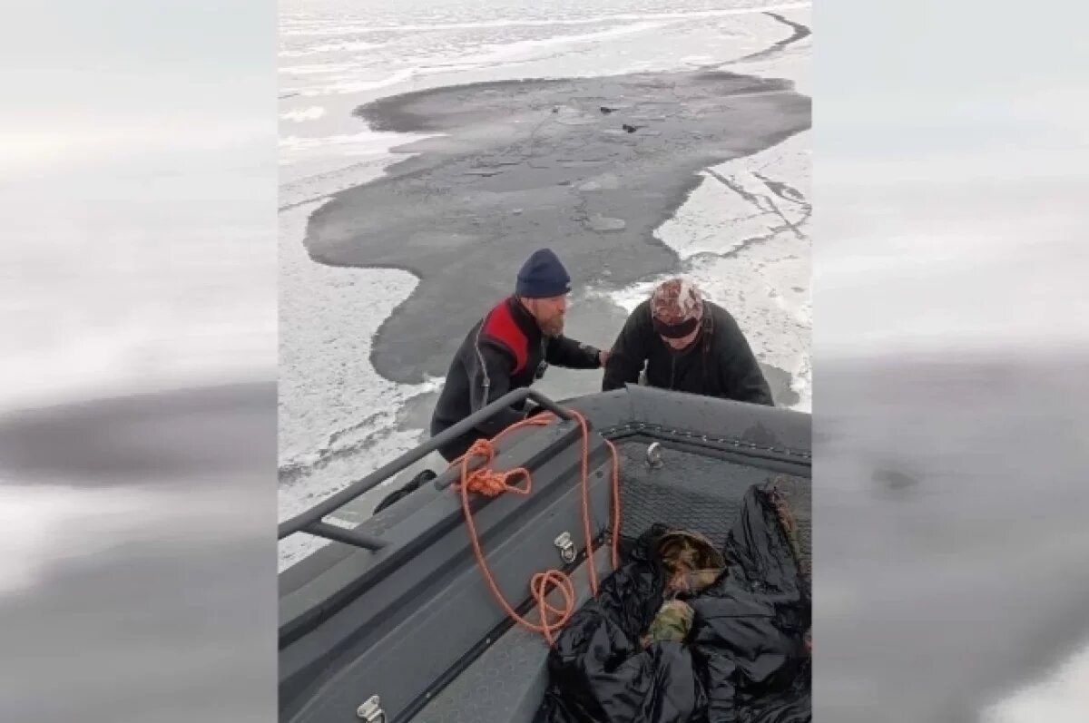    В Тольятти на Волге напротив яхт-клуба под лёд провалился мужчина