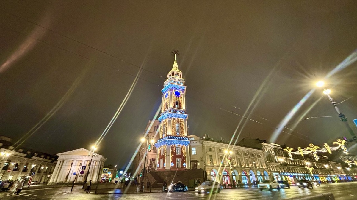 Новогодняя Думская Башня на Невском проспекте вся сияет. Новогодний Невский проспект. Фото автора