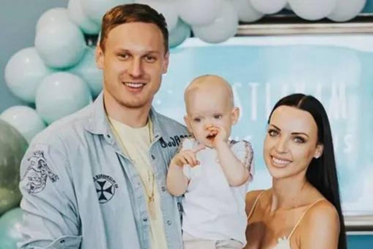    Янис Тимма с сыном и первой женой Саной соцсети