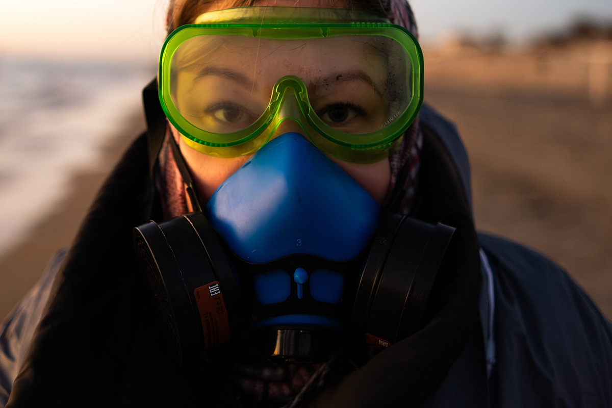 Волонтер перед выходом на задание
Фото: Виген Аветисян для ТД