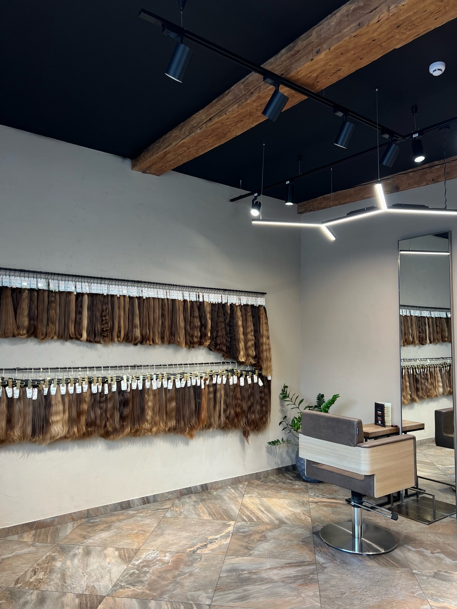 Витрина детских волос в студии 4HAIR