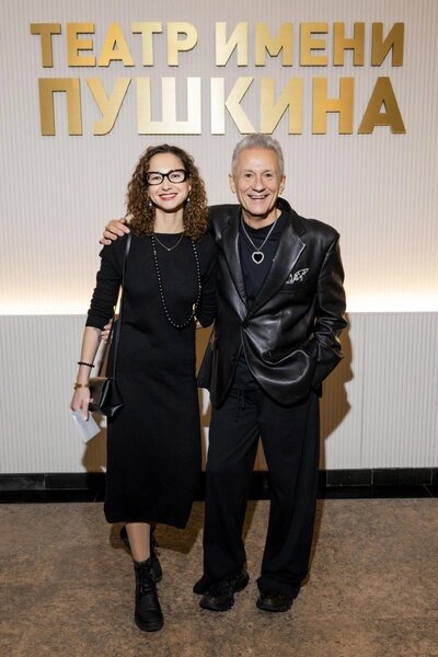 Олег Меньшиков с женой Анастасией