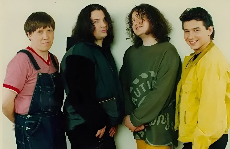 Группа «Агата Кристи»: Александр Козлов - слева первый, Глеб Самойлов - слева третий (фиои)