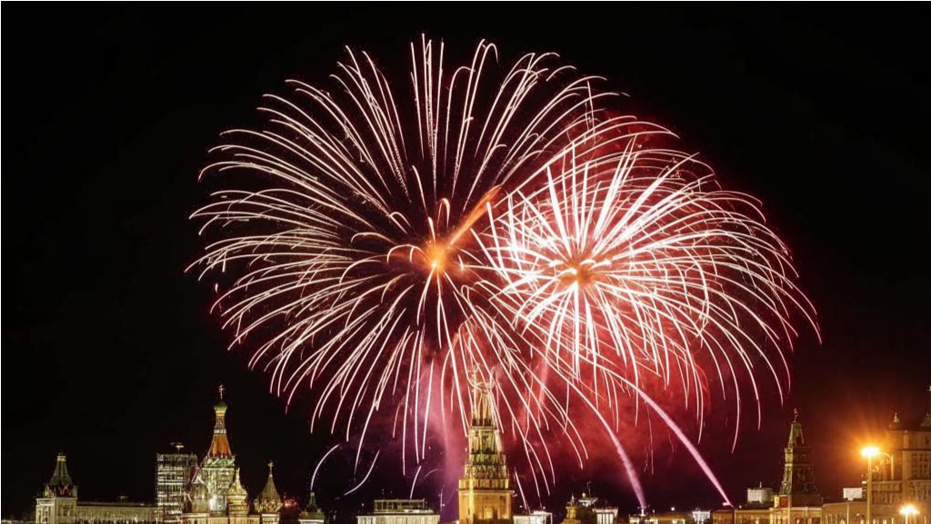 Новогодний салют над Москвой