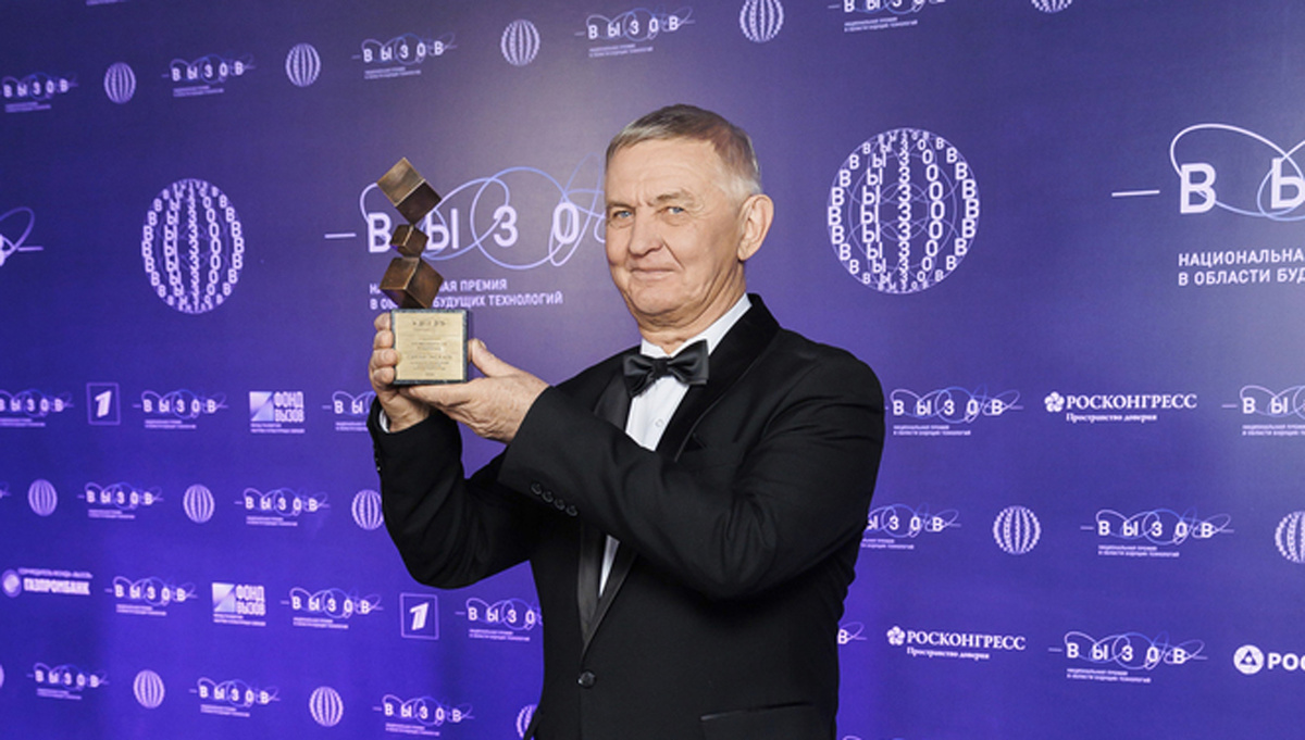    , , , , Фото с Проф. Yuan-Hao LIU после успешного лечения пациентки в центре БНЗТ г. Сямынь (Китай,  22 мая 2024 года), Фото команды БНЗТ с местными пользователями на установке VITA в ИЯФ СО РАН