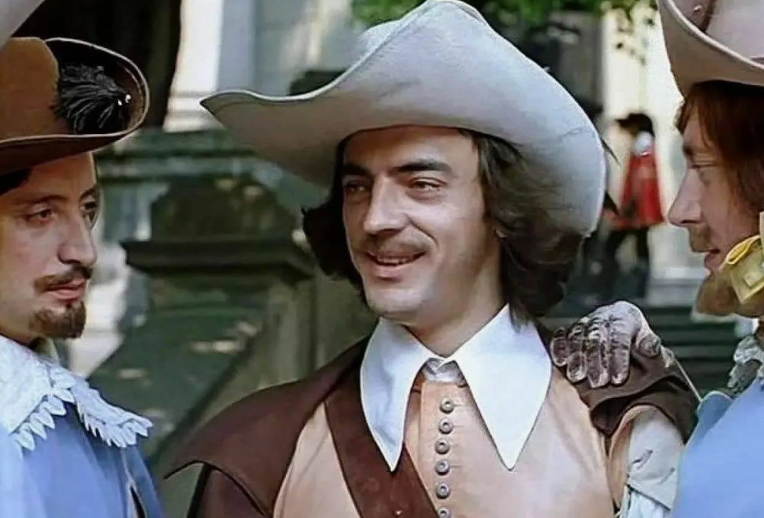 Фото Михаила Боярского и сцен из фильма - из открытых интернет-источников