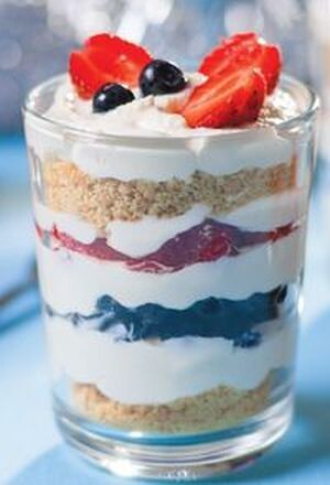  трайфл с ягодами.