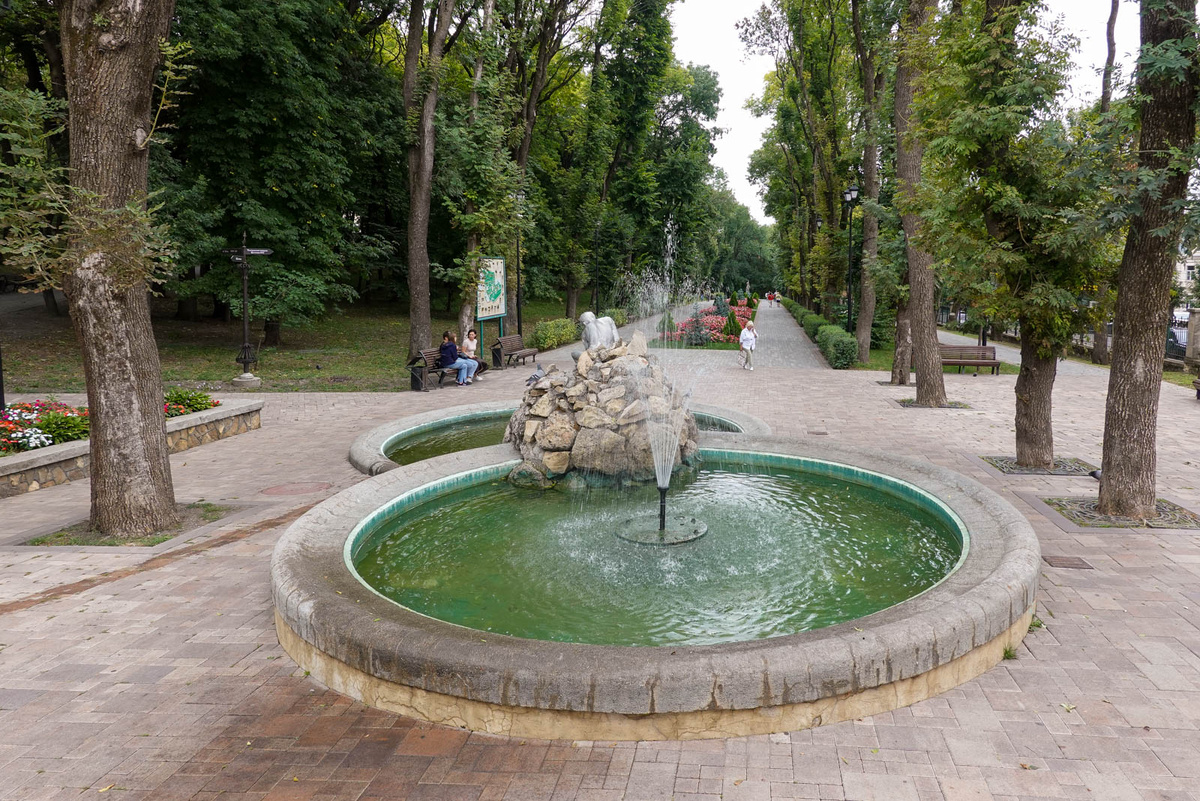 Фонтан "Сидящий мальчик". Начало XX столетия.