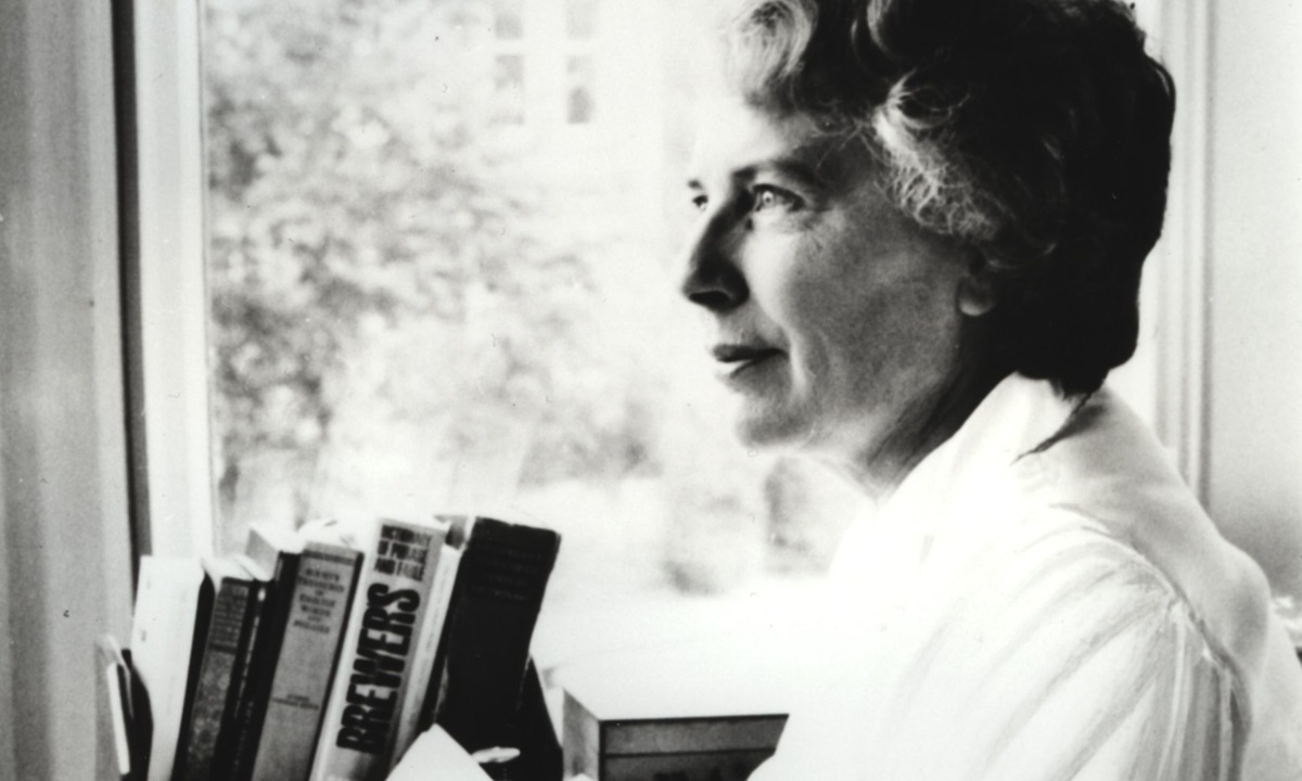 Писательница Мэри Стюарт