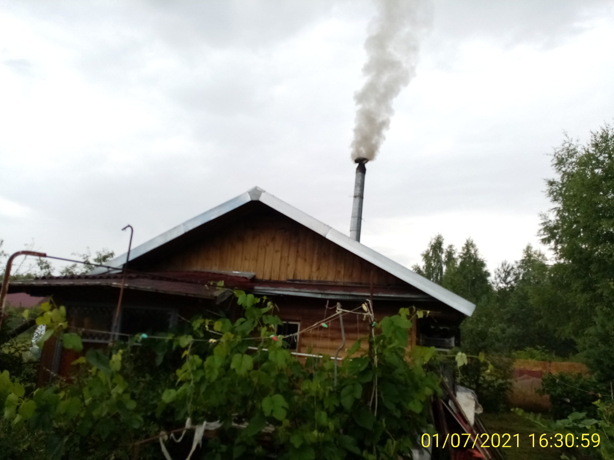 Законченная постройка. Уже топится баня