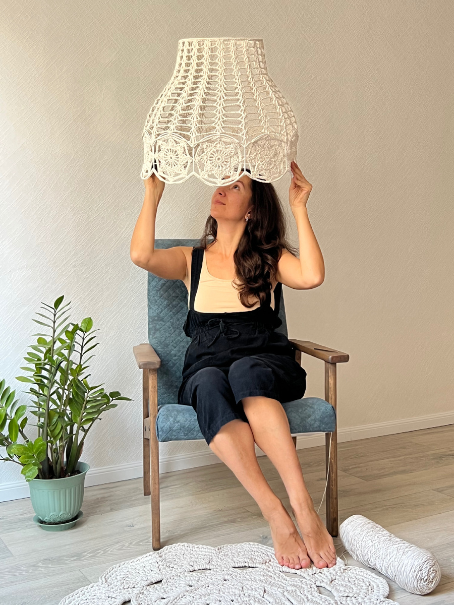 На днях довязала чехол на абажур