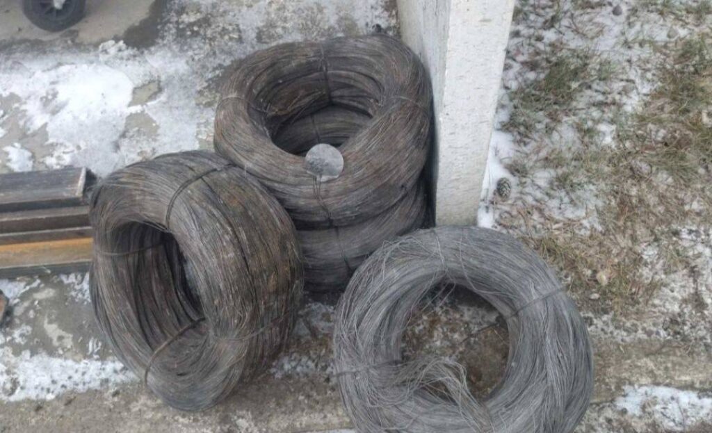    Пытались вывезти четыре бухты стальной проволоки Пётр Берёза