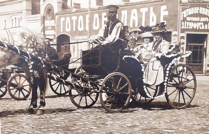 Извозчики лихачи стояли рангом выше среди таксистов того времени