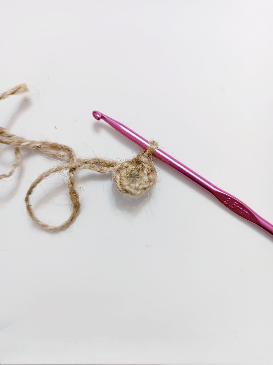 Цепочку замкнуть в круг. Фото автора канала.