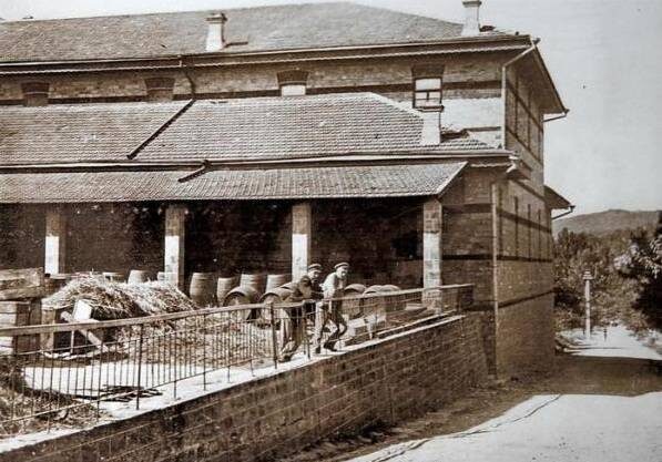 Эта фотография передает атмосферу начала XX века, когда Абрау-Дюрсо было царским имением, где рождалась история русского игристого вина