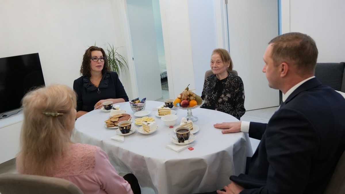    Бусаргин поздравил со 104-летием участницу ВОВ из СаратоваНовости Саратова и области – Сетевое издание «Репортер64»