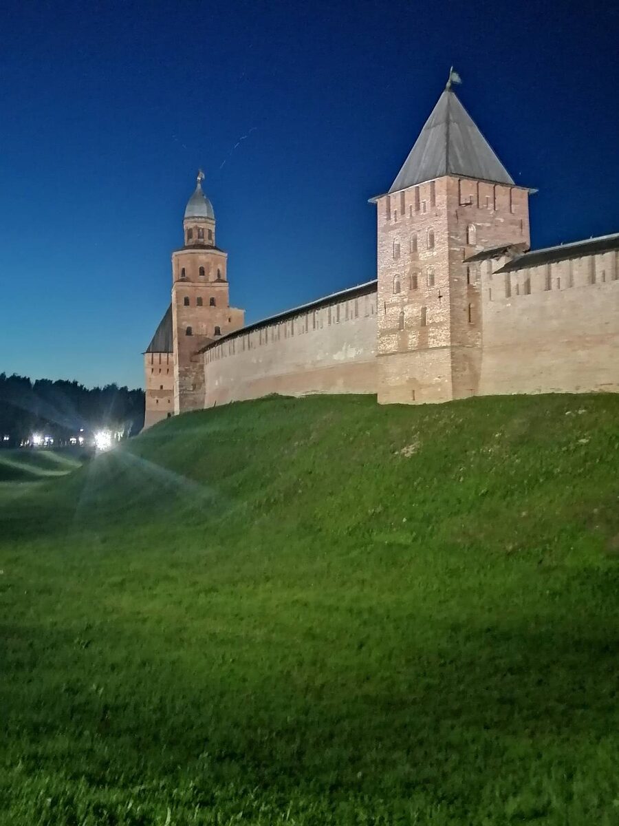 Стены Кремля в Великом Новгороде