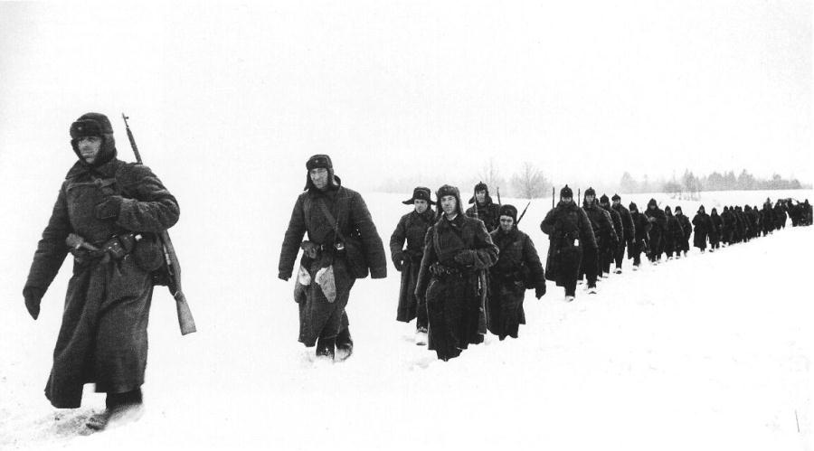 Фото  назывется - на задание Тихвин декабрь 1941. Здесь же иллюстрирует приход пополнения. Великая Отечественная война