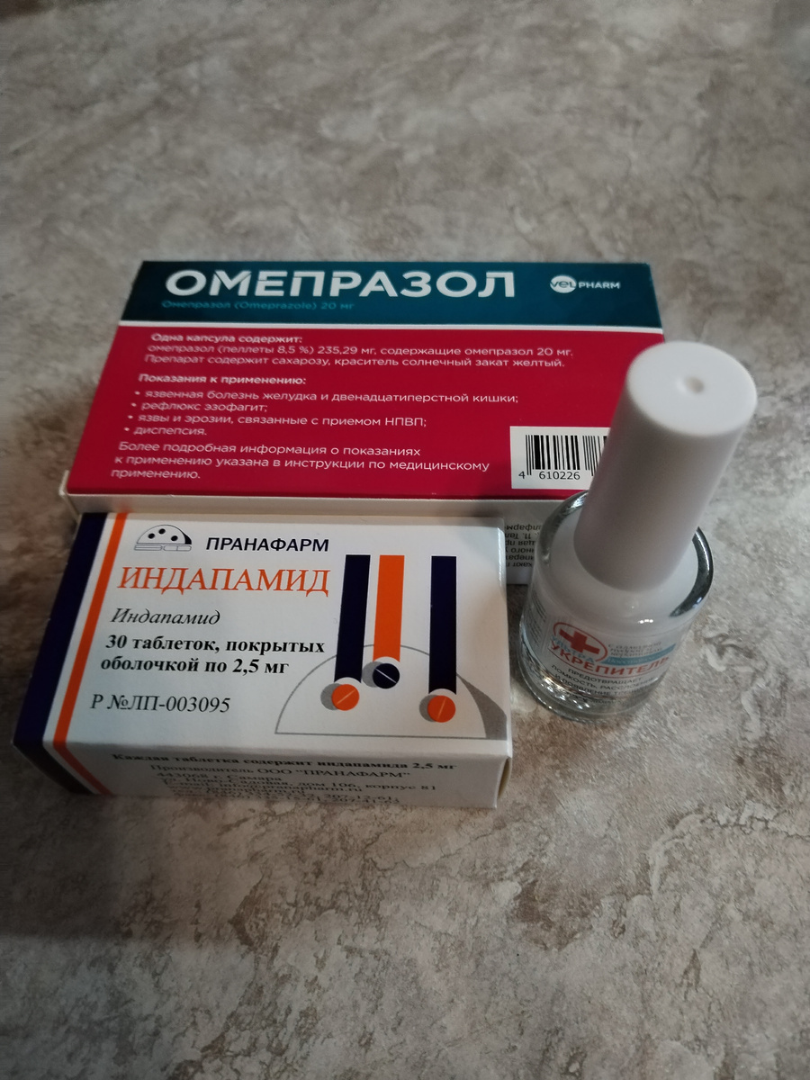 Таблетки и лак для ногтей