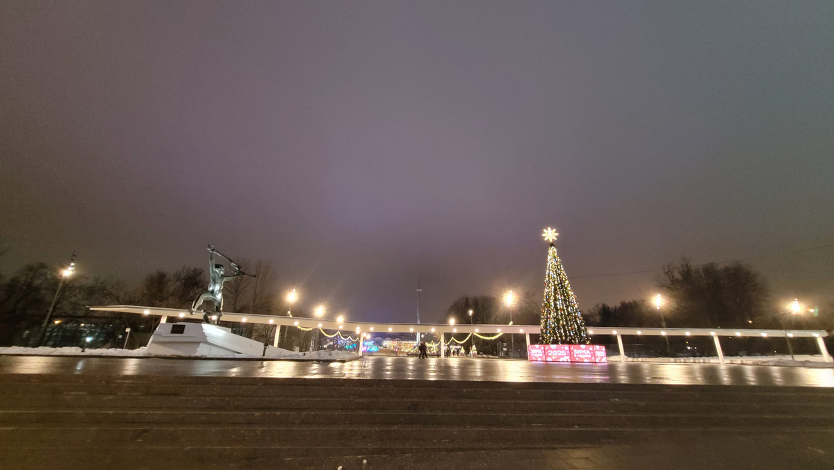 Площадь на ул. Косыгина. Фото автора.
