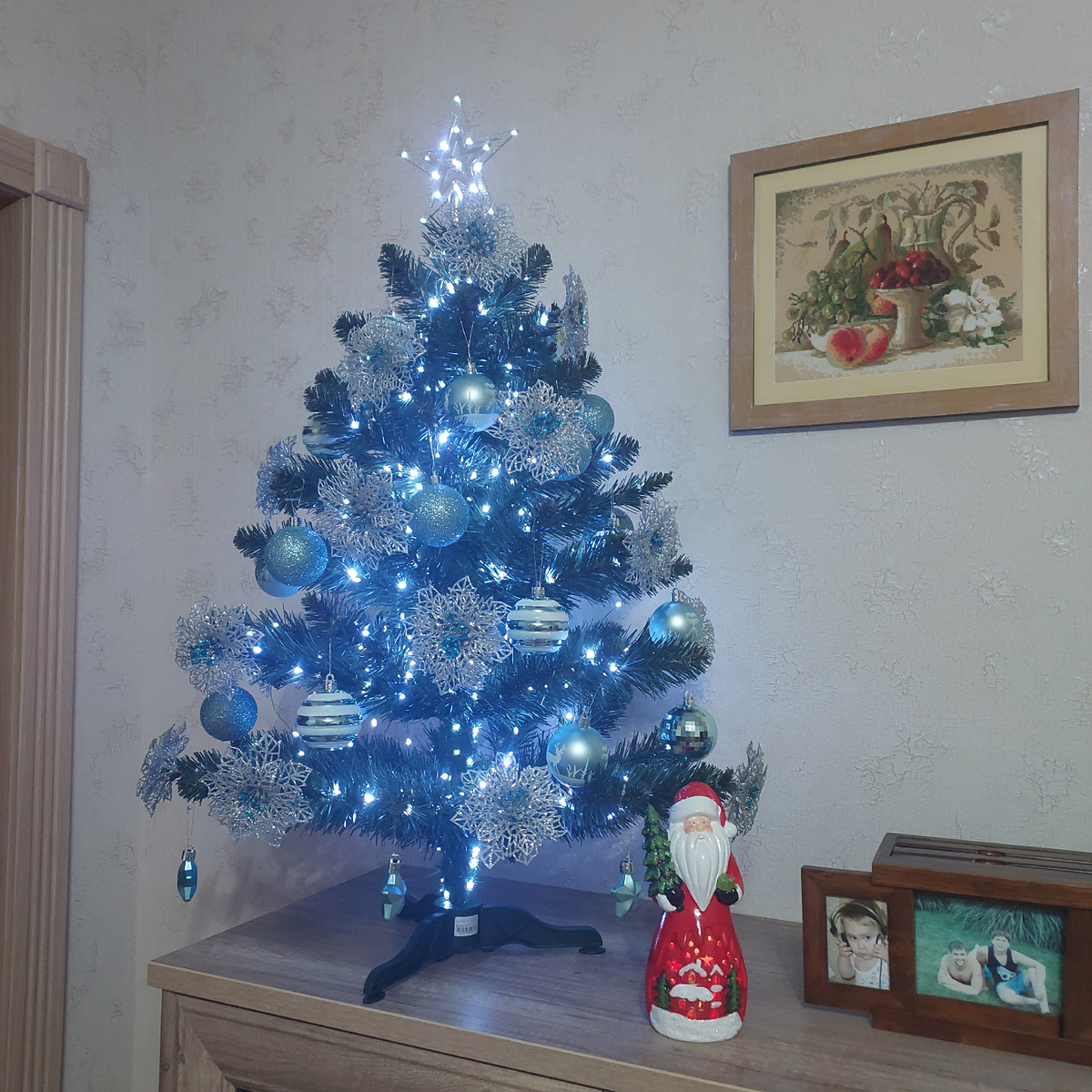 Елочка в одной из комнат