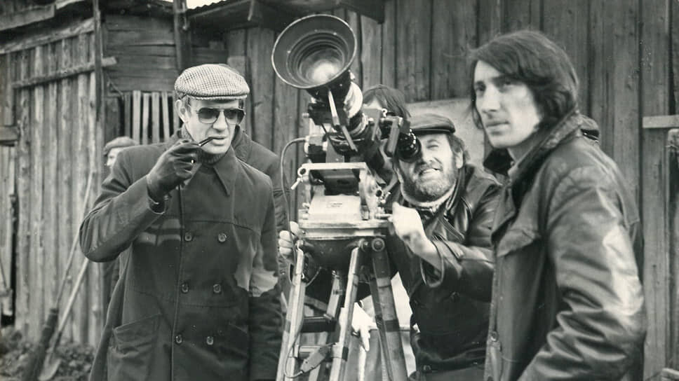 Илья Авербах (слева) на съемках фильма «Объяснение в любви», 1977.📷Фото: Ленфильм