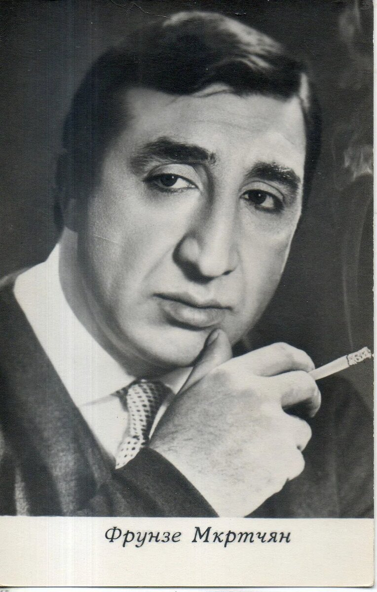 Тираж таких открыток с артистом продавался миллионами.