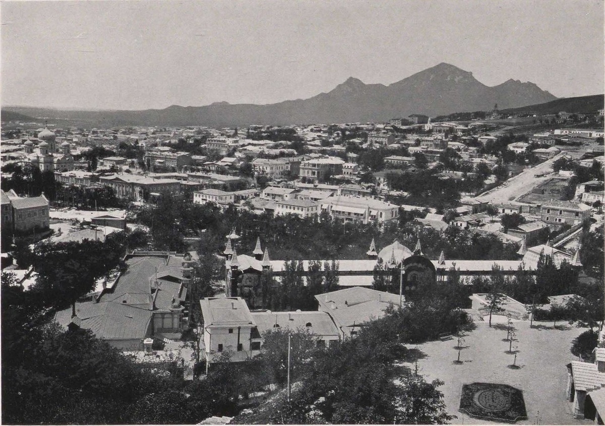 Тир и кегельбан в нижнем правом углу (сейчас здесь кинотеатр под открытым небом), 1902-1905 гг (фото: https://pastvu.com)