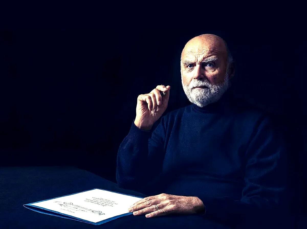 Бруно Сакко — один из самых выдающихся автомобильных дизайнеров XX века, который определил облик автомобилей Mercedes-Benz на несколько десятилетий. Его работы стали воплощением элегантности, сдержанности и долговечности дизайна.