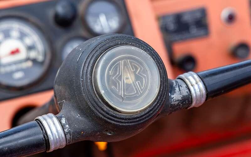    Многие элементы ЛуАЗа заимствовали от Запорожца.