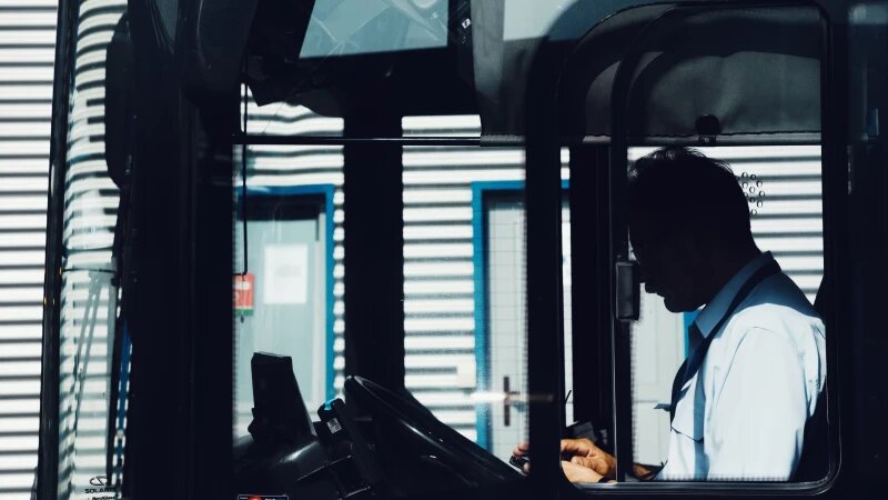     Автобус. Общественный транспорт. Водитель. unsplash.com