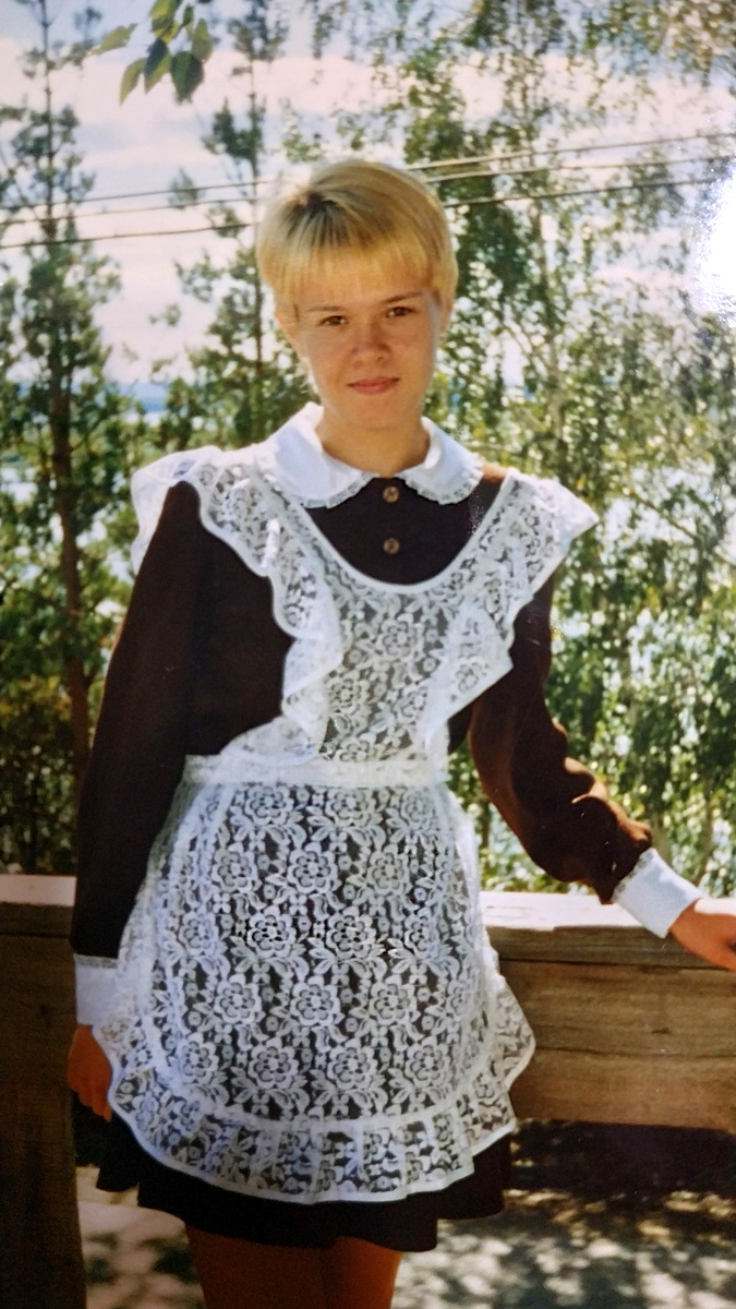 Это 1 сентября 1997 года - я пошла в 11 класс. В этом возрасте я уже обожала обаятельного Андрея Державина и его чудесные, мелодичные и понятные песни.