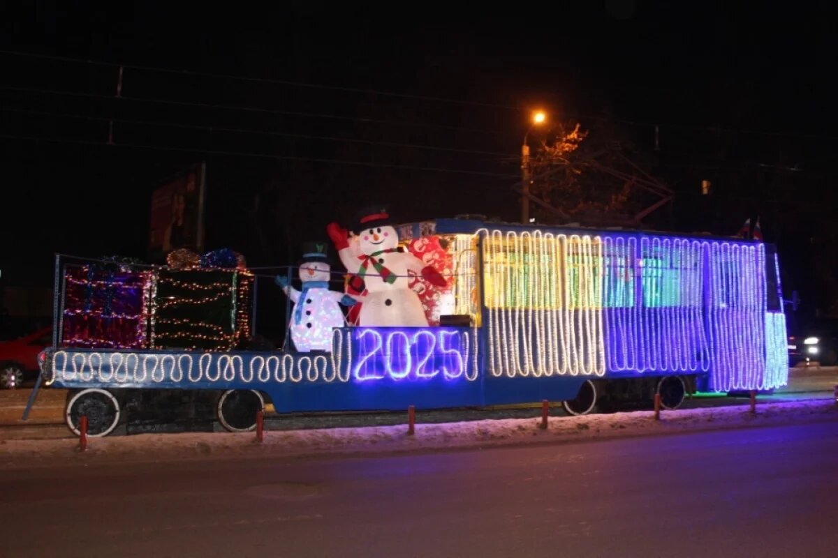    Новогодний трамвай с музыкой вышел на улицы Челябинска