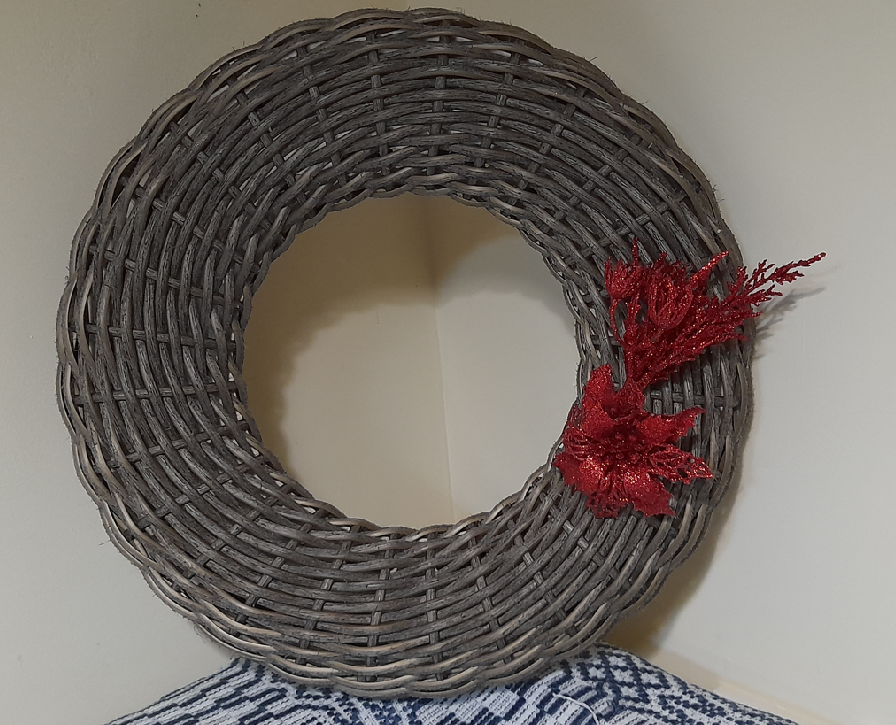 Мой новогодний венок явно нуждается в дополнительном украшении
