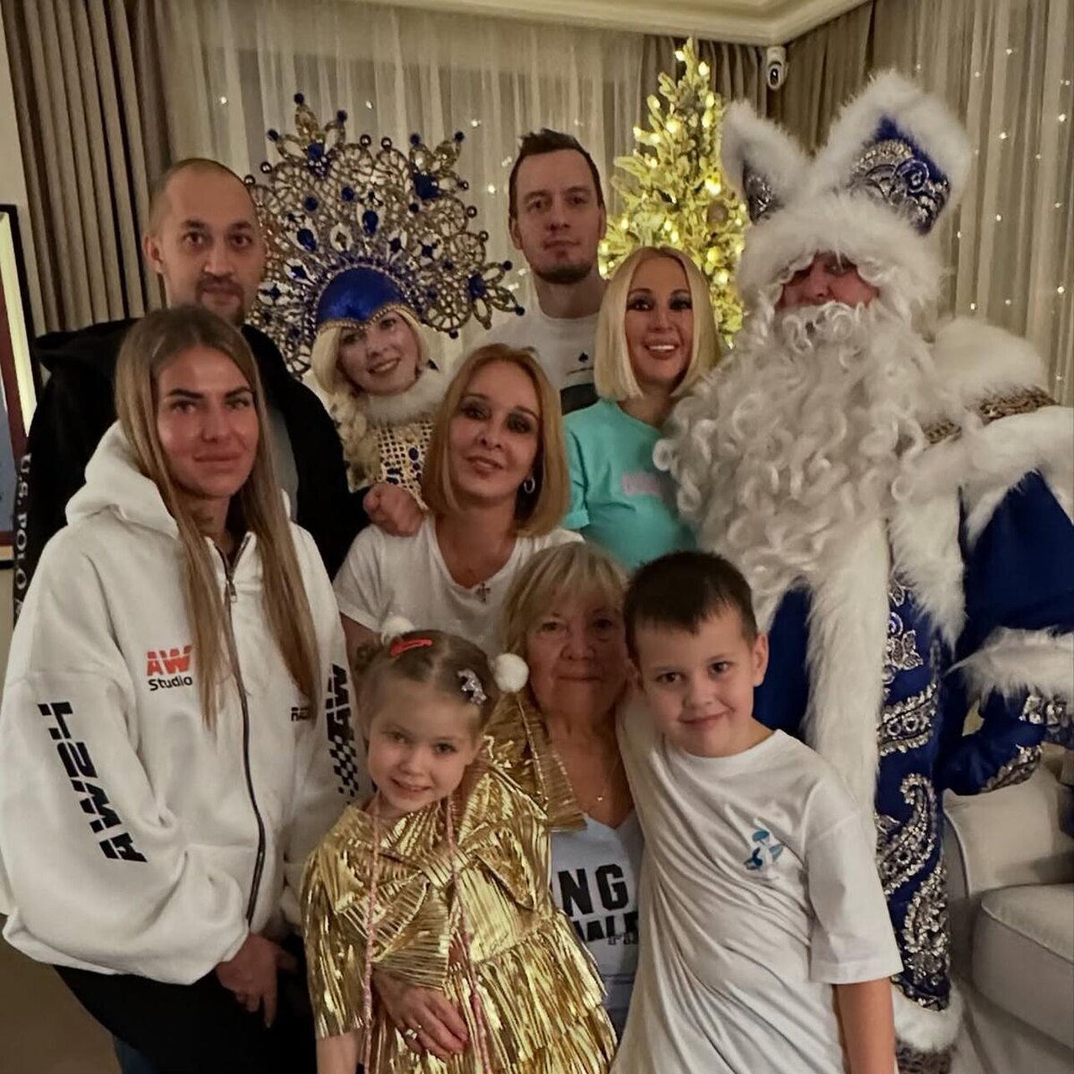    Лера Кудрявцева с семьей Социальные сети