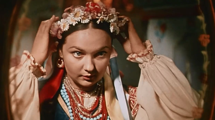 Кадр из фильма. Людмила Мызникова