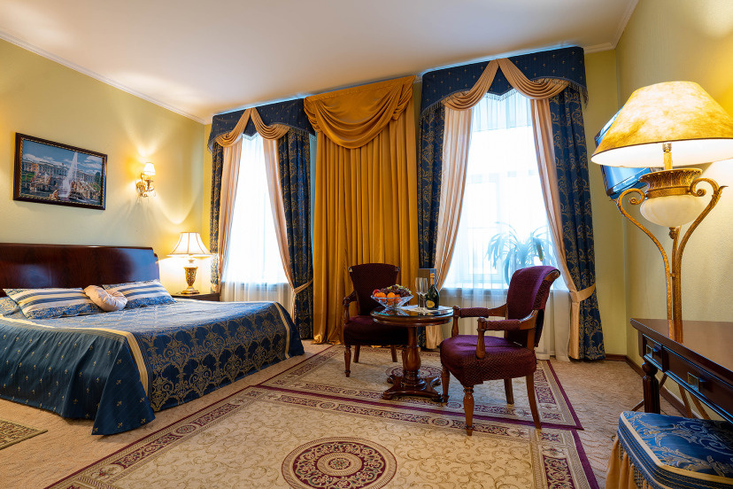 Обзор мини-отеля "Ажур Классик": отзыв о проживании в центре Санкт-Петербурга